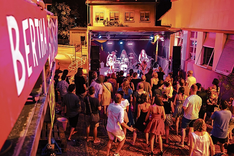 Die Band Gutter Queens unterhielt das Publikum am Samstagabend.Foto: zVg