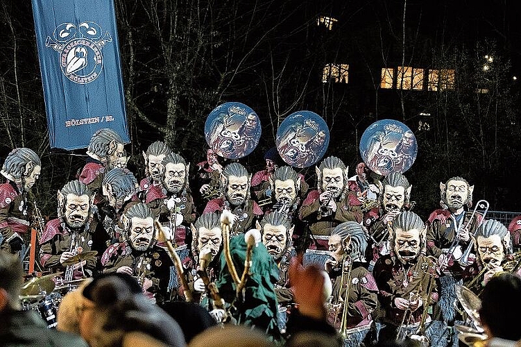 Die grimmigen Larven der Gwaageschränzer.Fotos: M. Herrmann