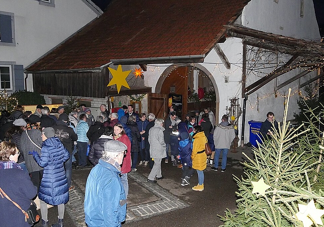 Fröhliche Stimmung beim Stäärnestübli.Fotos: B. Eglin
