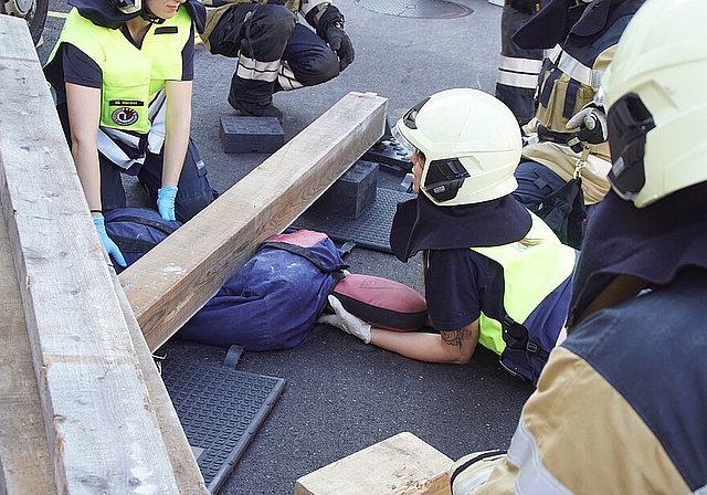 Bergung einer verletzten Person. Fotos: O. Graf
