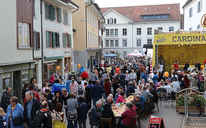 Festbetrieb auf dem Zeughausplatz und in der Kanonengasse. Fotos: M. Schaffner
Festbetrieb auf dem Zeughausplatz und in der Kanonengasse. Fotos: M. Schaffner
