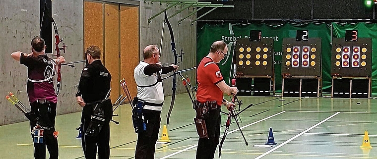 Simon Waldmeier (3. v. l.) gewinnt erneut die Silbermedaille. Foto: zVg