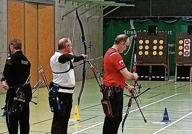 Simon Waldmeier (3. v. l.) gewinnt erneut die Silbermedaille. Foto: zVg