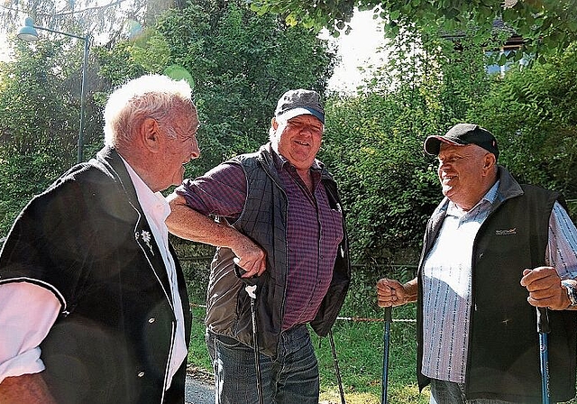 Ältere Viehzüchter treffen sich auch um über früher und heute zu reden: (v.l. Hans Schweizer, Bärenwil; Peter Kuhn, Utzendorf, Paul Eschbach, Diegten).