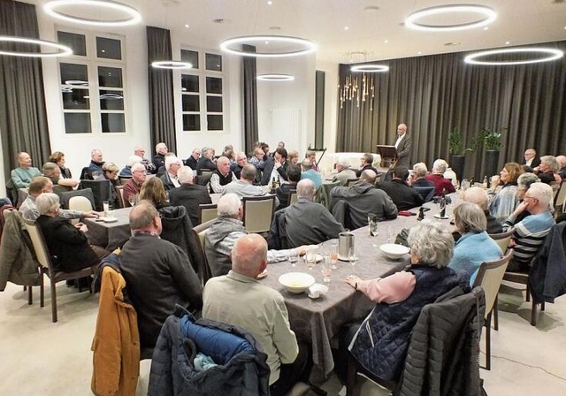 Der «Leue»-Saal war voll mit interessierten Besucher/-innen. Fotos: w. wenger
