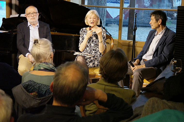 Rolf Soiron, Susanne Leutenegger Oberholzer und Moderator Ueli Mäder (v.l.). Foto: E. Gysin