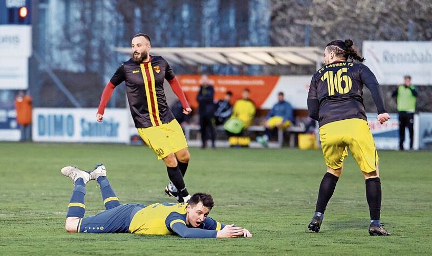 Doch kein Elfmeter für den FC Oberdorf.Fotos: M. Herrmann