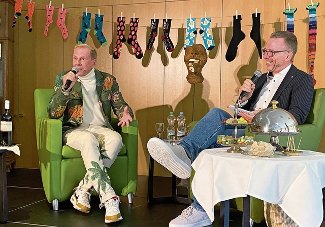 Kurt Aeschbacher (l.) im Gespräch mit Stephan Hall.Foto: W. Wenger