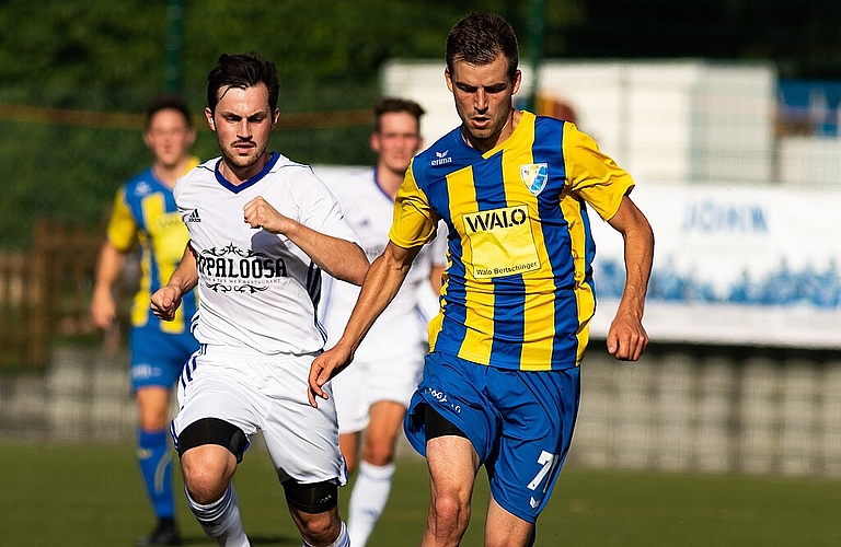 Der Torschütze zum 1:0 Fabian Böni in einem Zweikampf. Fotos: M. Herrmann