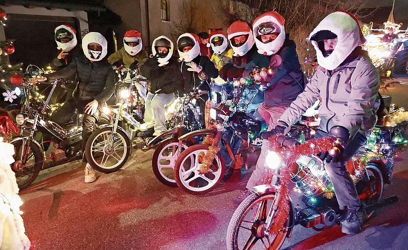 Stolze «Töfflibuebe».Fotos: B. Eglin Stolze «Töfflibuebe».Fotos: B. Eglin