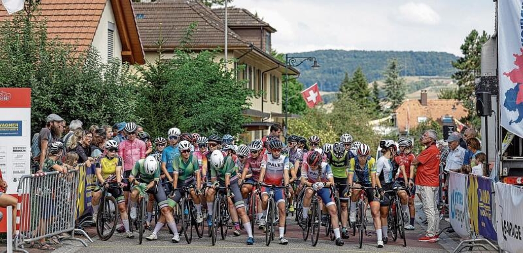 Warten bis zum Startschuss der Frauen Elite und FB.Fotos: m. herrmann
