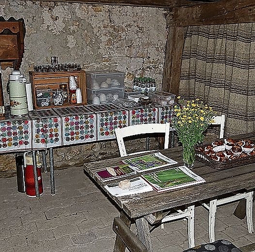 Selbstbedienung unterwegs im Hofschürli Titterten.