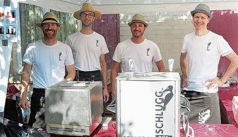 Auch dieses Jahr wieder dabei, die Bierbrauer von «Schlugg» in Lausen (v.l.): Stephan Eglin, Andreas Iten, Tobias Oeschger und Stefan Buchwalder.Fotos: S. van Riemsdijk