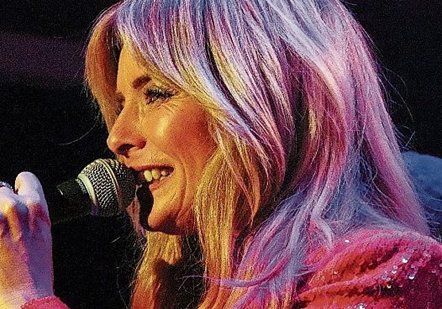 Candy Dulfer.
