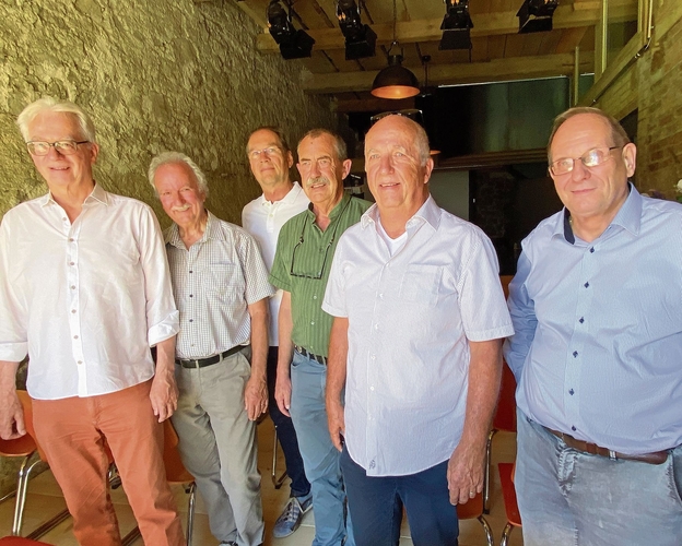 Die am Bau involvierten «Offiziellen», Hansruedi Sutter, Urs Dettwiler, Christoph Sutter, Rémy Suter, Fritz Sutter und Stephan von Daeniken (v.l.) genossen die Eröffnung am vergangenen Samstag sehr. Fotos: W. Wenger