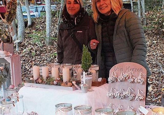 Prinzenhof-Bäuerin Myriam Schwob mit Freundin Melanie Zeder, ein fröhliches Team.
