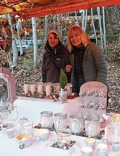 Prinzenhof-Bäuerin Myriam Schwob mit Freundin Melanie Zeder, ein fröhliches Team.
