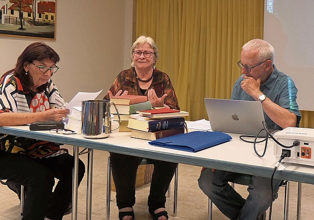 Die drei anwesenden Übersetzenden: Mirjam Wagner, Margrit Balscheit und Hansueli Müller. Foto: U. Handschin