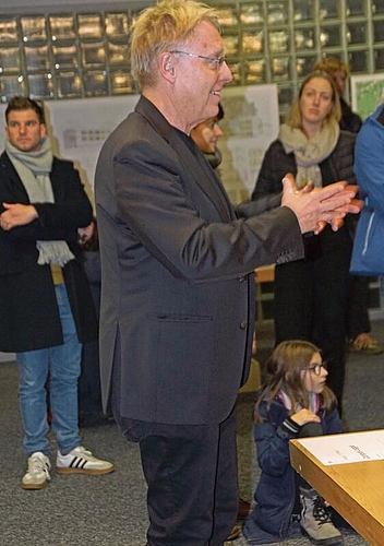 Andreas Galli, Vorsitzender des Preisgerichts, erklärte, wie das neue Schulhaus funktionieren wird.
