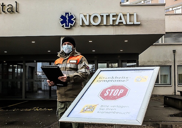 Die Zivilschutzkompanie Ergolz erhielt vom kantonalen Krisenstab den Auftrag, das Kantonsspital Liestal bei der Umsetzung des Zutritts- und Absperrkonzeptes zu unterstützen. Foto: zVg