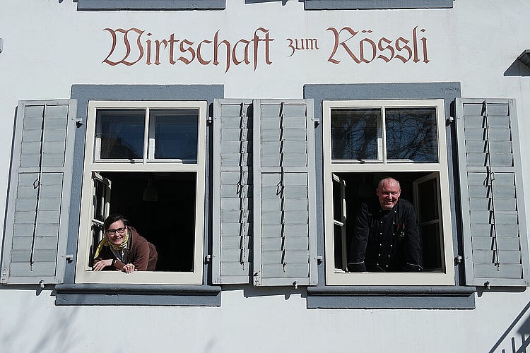 Das Wirtepaar Julia Kazis und Andi Suter, Ideengeber hinter der Chuchi. Foto: E. Gysin
