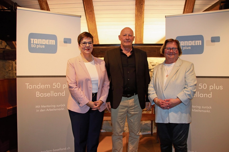 Isabelle Wyss, Amtsleiterin KIGA Baselland, Claude Lachat, Leiter Tandem 50 plus, Sibylle Liechti, Leiterin Abteilung Ergänzende Massnahmen (v. l.).Foto: M. Schaffner
