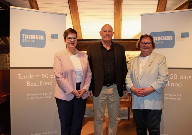 Isabelle Wyss, Amtsleiterin KIGA Baselland, Claude Lachat, Leiter Tandem 50 plus, Sibylle Liechti, Leiterin Abteilung Ergänzende Massnahmen (v. l.).Foto: M. Schaffner