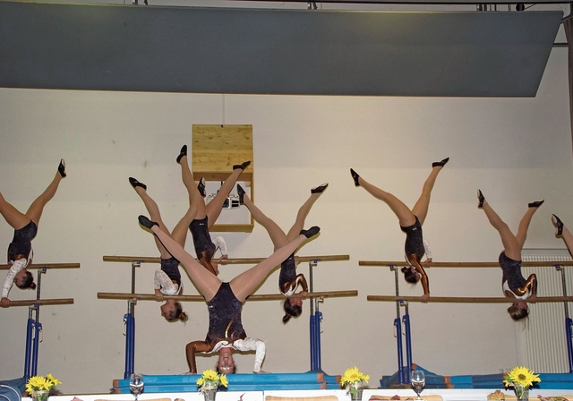 Die Turnerinnen von Buus glänzten mit einer feinen Stufenbarrendarbietung. Foto: O. Graf