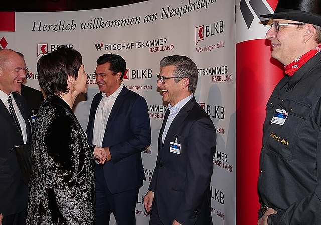Persönliche Begrüssung durch Handschlag. Fotos: B. Eglin
