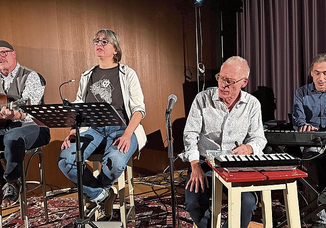 Startveranstaltung im Staatsarchiv in Liestal: Max Mundwiler, Barbara Saladin, Daniel Buser und Michael Studer (v. l.) boten einen ebenso vielfältigen wie kurzweiligen Überblick über den grossen Sagenschatz des Baselbiets. Foto: T. Immoos