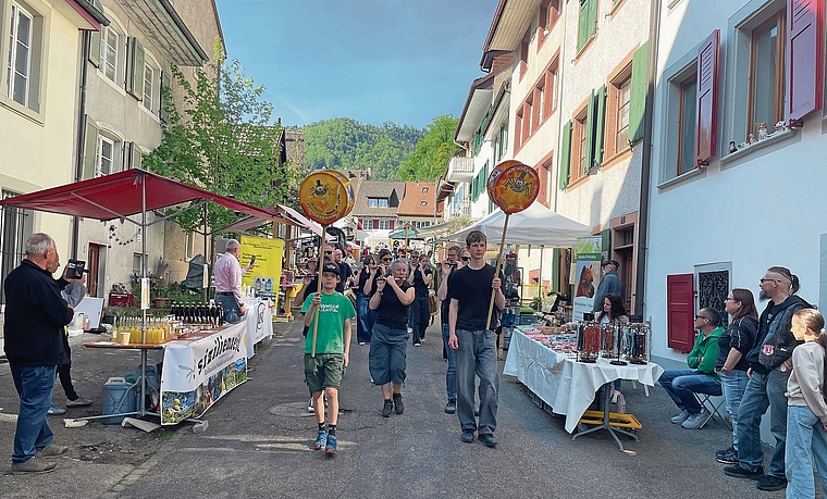 Einmarsch der Dachlukespinner-Clique Oberdorf.