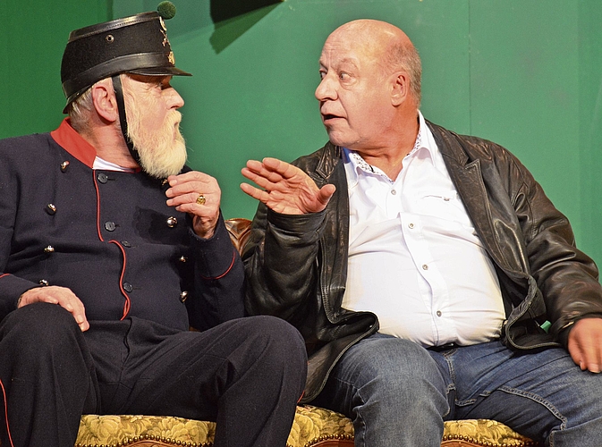 Die beiden Geister (Hans Probst, Waldenburg, und Jörg Meier) besprechen das weitere Vorgehen.