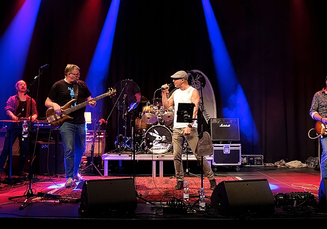 Rabbit Hill rockt das Marabu: Lucky Brefin, Tobias Moor, Stefan Baumann, Amar Dravid und Simon Fankhauser (v. l.).Foto: T. Brunnschweiler