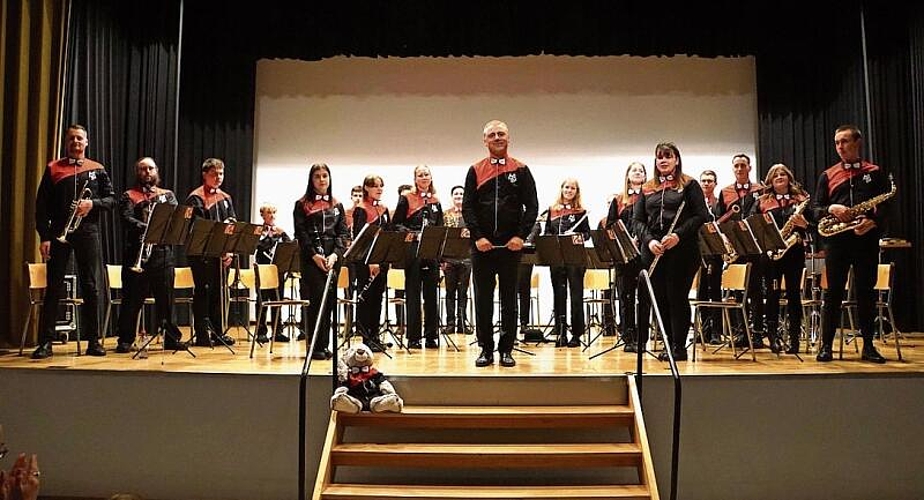 Die Regionale Jugendband Liestal geniesst den Applaus des Publikums. Fotos: HP Thommen