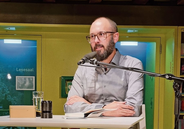 Der Schweizer Autor aus Island Joachim B. Schmidt stellte in der Kantonsbibliothek Liestal sein neues Buch «Ósmann» vor. Ein biografischer Roman über einen legendären Fährmann in Nordisland. Foto: U. Handschin