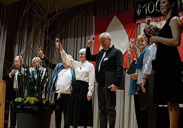 Ein Prosit der Jubilare an das Publikum. Fotos: e. gysin