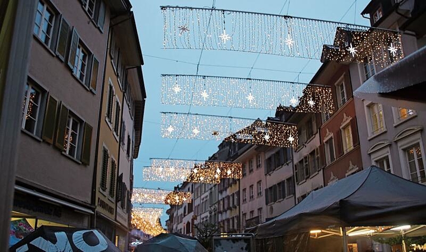 Drei ... zwei ... eins ... und die Weihnachtsbeleuchtung ist an!Fotos: M. Schaffner