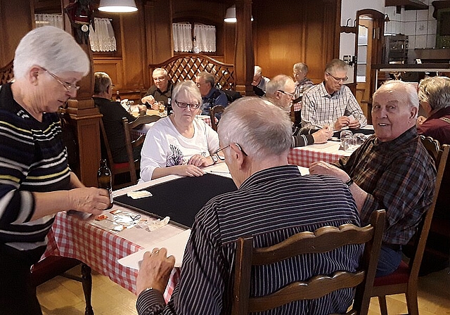 Entspannte Stimmung beim Jassturnier.Foto: ZVG