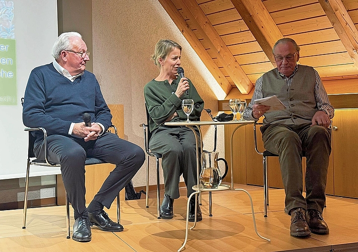 Podiumsgespräch mit Marcel Tanner (l.), Kirsten Beckers und Christian Tschudin von  der Kirchenpflege der Reformierten Kirche Lausen. Fotos: E. Bachmann