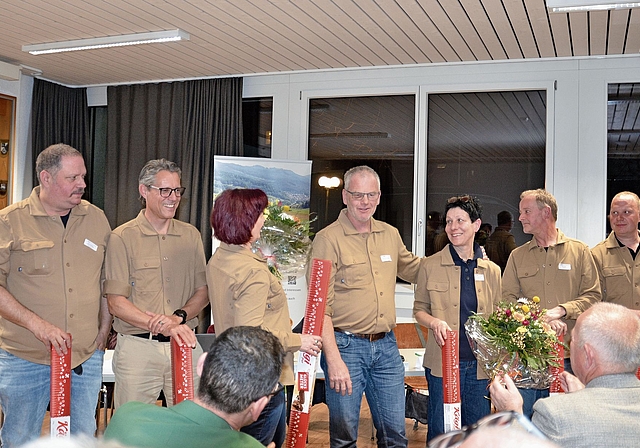Der Vorstand im neuen Outfit: Pädu Nachbur, Stefan Grossmann, Martina Bloch, Katrin Kaden, Daniel Tschudin, Gerhard Dill und Sämi Hubschmid (v. l.). Fotos: B. Reinhard