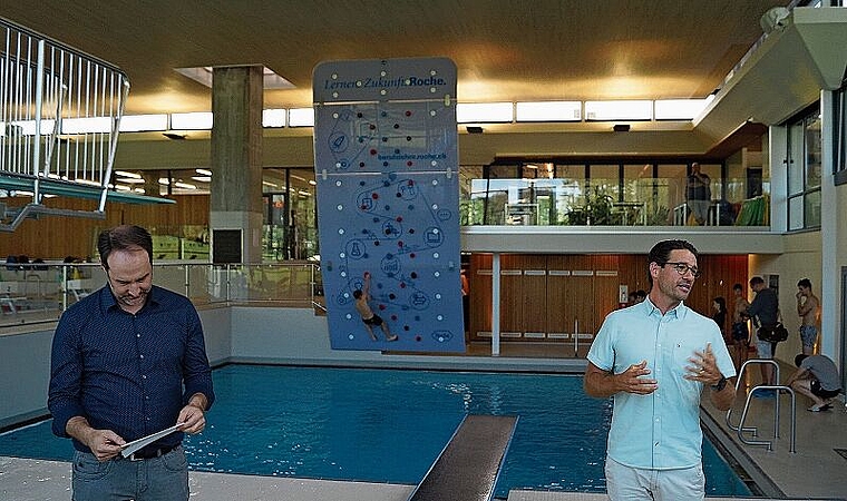 An der Medienkonferenz präsentierten Christian Stäubli (l.) und Serge Corpataux, wie das Projekt Kletterwand umgesetzt wurde.