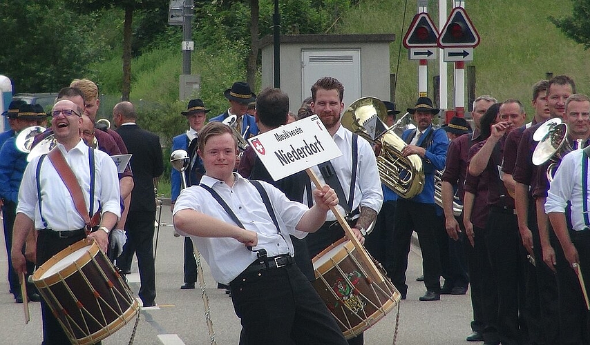 Wo Emanuel ist, da läuft etwas. Fotos: zVg
