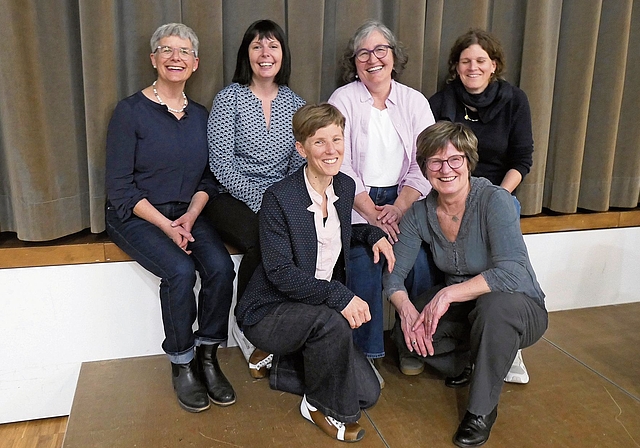 Die aktiven und ideensprühenden Mitglieder des Frauenvereinsvorstandes (hinten v. l.): Kassierin Gaby Simmendinger, Präsidentin Irène Persson, Jacqueline Bösiger, neu Karin Graf, vorne: Helen Mangold, Josefa Wieser, es fehlt Nicole Bruggisser. 
