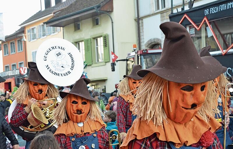 Die Nuggisuuger aus Arisdorf schränzten, was das närrische Zeug hielt.