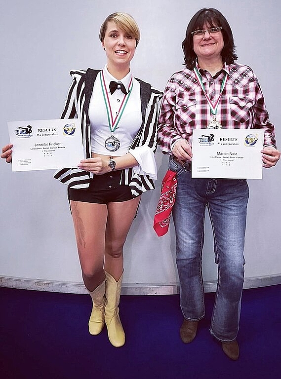 Links: Jenny Fricker, Lausen, 3. Platz Alterskategorie Crystal, rechts: Marion Notz, Zunzgen, 5. Platz Alterskategorie Silver. Nicht auf dem Foto: Anita Schaffner, Ormalingen, 2. Platz Alterskategorie Crystal. Foto zVg