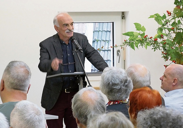 Führte charmant durch das Jubiläumsprogramm: Gönnervereins-PräsidentFranz Kaufmann bedankte sich bei den Mitgliedern und Gremien für die langjährige Partnerschaft.Foto: Pier-Giuseppe Cacciatori