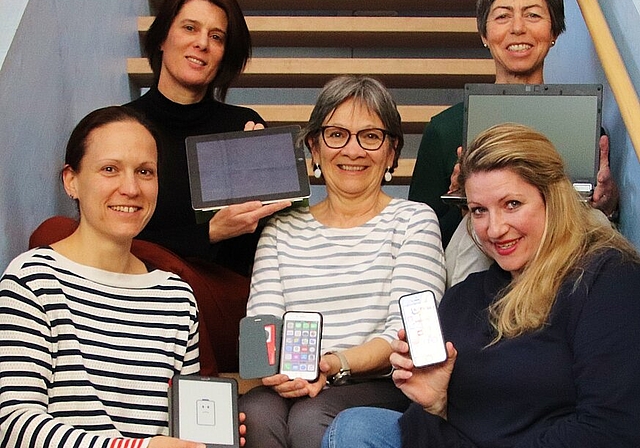 Das Bibliotheksteam stellt die digitale Vielfalt der Online-Ausleihe vor.Foto: zVg