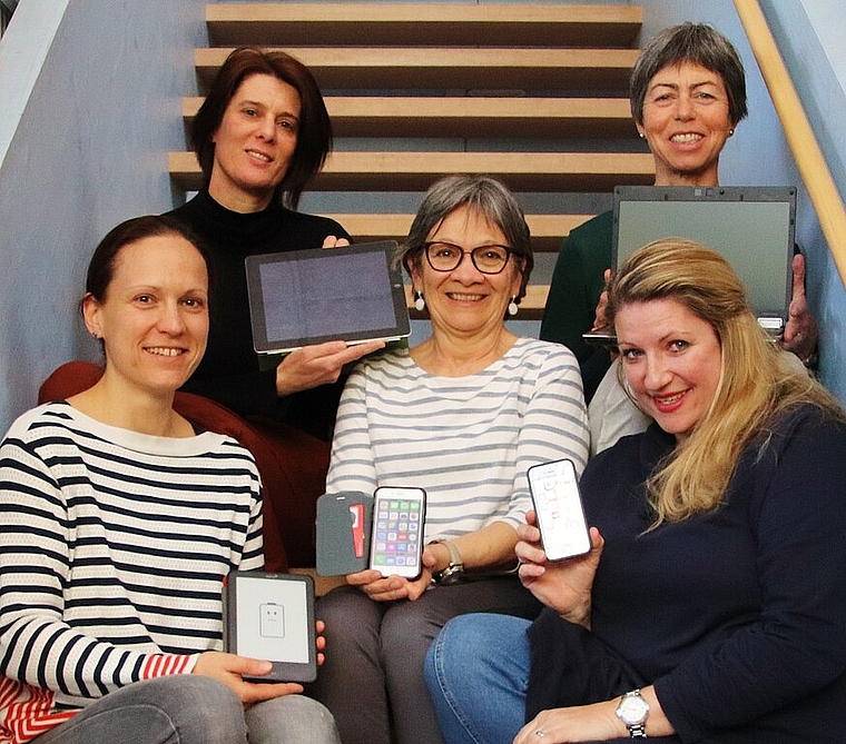 Das Bibliotheksteam stellt die digitale Vielfalt der Online-Ausleihe vor.Foto: zVg