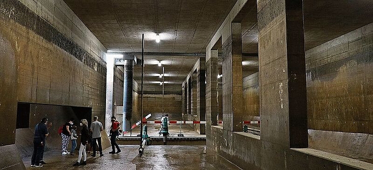 Am Samstag konnte das Mischwasserbecken besichtigt werden. Fotos: M. Schaffner