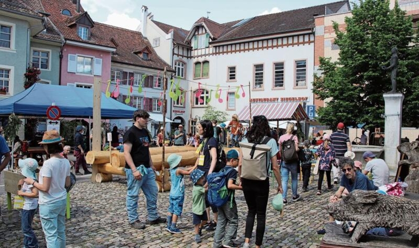 Auf dem Zeughausplatz herrschte reger Betrieb. Fotos: M. Schaffner